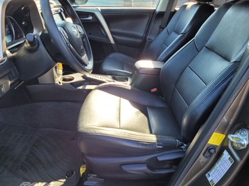 Used 2014 Toyota RAV4 XLE image 24