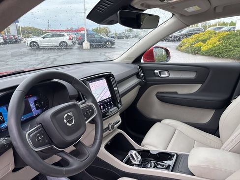 Used 2023 Volvo XC40 B5 Plus w/ Driver Assist Package AWD/4WD image 17