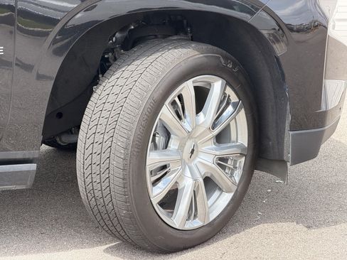 Used 2023 Chevrolet Tahoe High Country AWD/4WD image 9