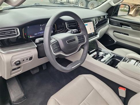 Used 2022 Jeep Wagoneer Series II image 7