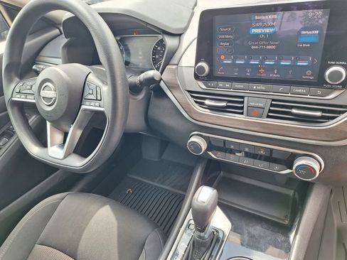 Used 2024 Nissan Altima 2.5 SV image 31