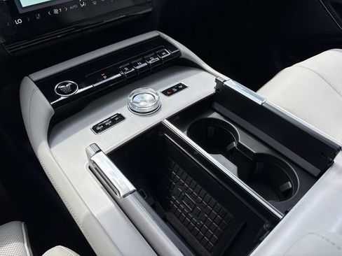 New 2026 Lincoln Navigator Premiere AWD/4WD image 28