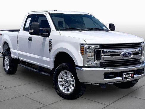 Used 2019 Ford F250 XLT w/ Camper Package AWD/4WD image 3