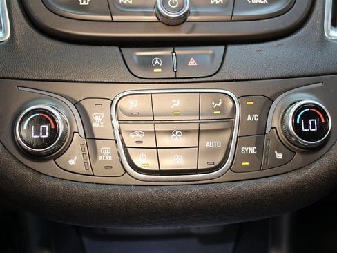 Used 2020 Chevrolet Malibu LT image 22