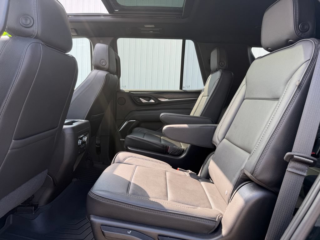 Used 2021 GMC Yukon Denali w/ Denali Premium Package AWD/4WD image 37