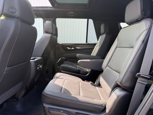 Used 2021 GMC Yukon Denali w/ Denali Premium Package AWD/4WD image 37