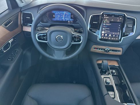 Used 2025 Volvo XC90 T8 Plus w/ Protection Package Premier AWD/4WD image 18