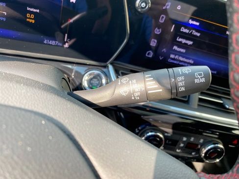 Used 2024 Chevrolet Trax RS w/ Sunroof Package image 27