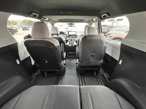 Certified 2026 Toyota Sienna XSE image 17