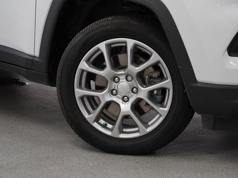 Certified 2024 Jeep Compass Latitude image 4