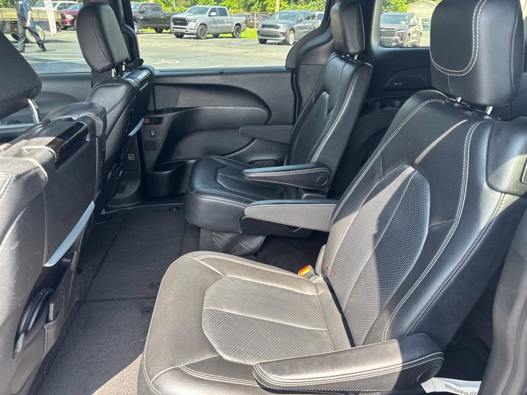 Used 2019 Chrysler Pacifica Touring-L Plus w/ Advanced Safetytec Group FWD image 10