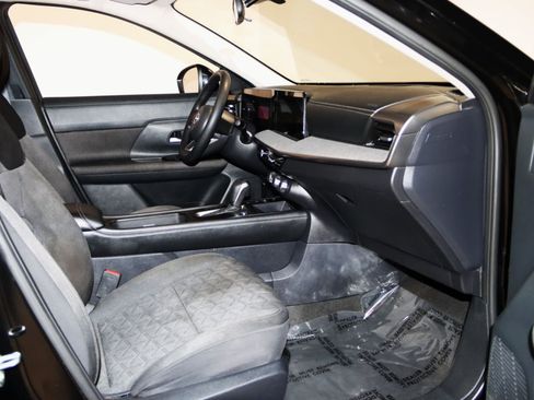 Used 2025 Nissan Kicks SV AWD/4WD image 45
