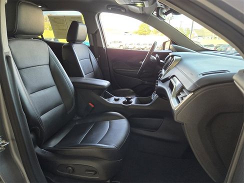 Used 2024 GMC Terrain SLT image 22