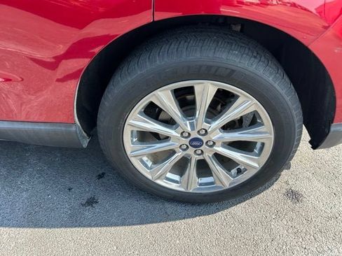 Used 2018 Ford Edge Titanium w/ Equipment Group 301A FWD image 11