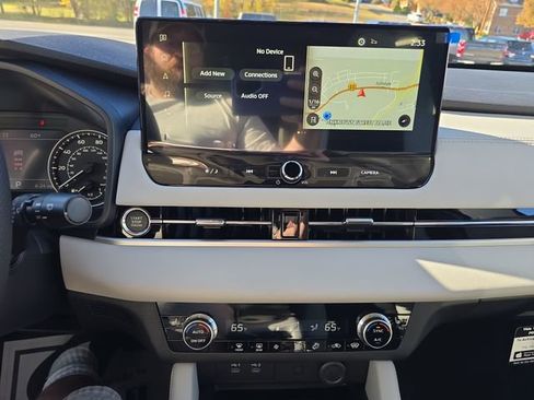 New 2025 Mitsubishi Outlander SE image 14