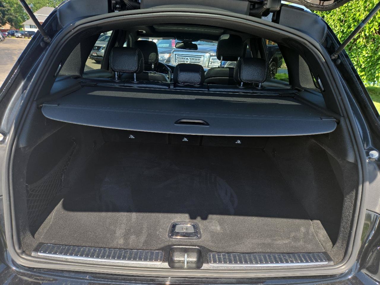 Used 2017 Mercedes-Benz GLC 300 w/ Premium 1 Package image 9