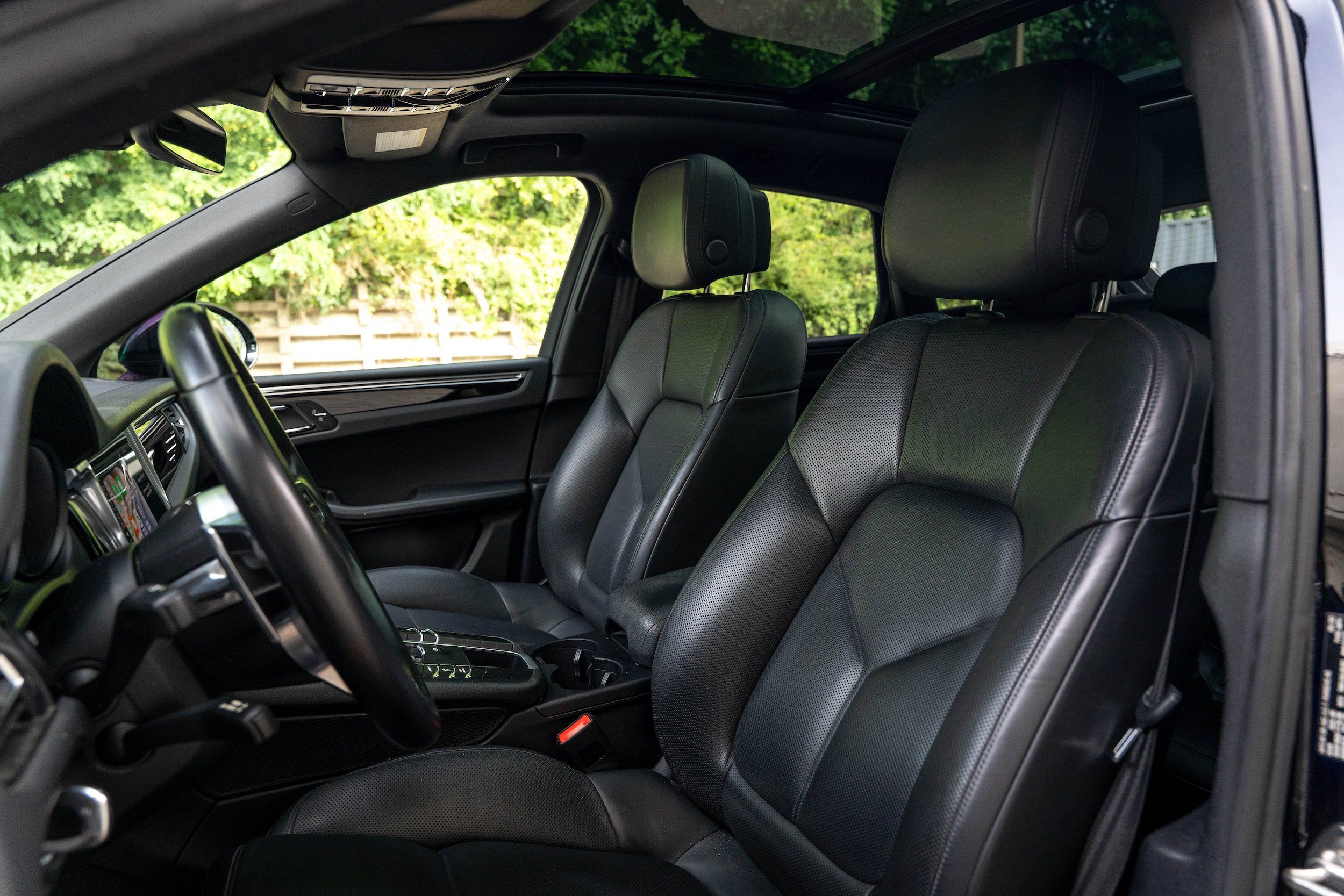 Used 2020 Porsche Macan AWD/4WD image 13