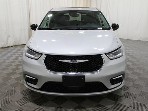 Used 2024 Chrysler Pacifica Limited image 40