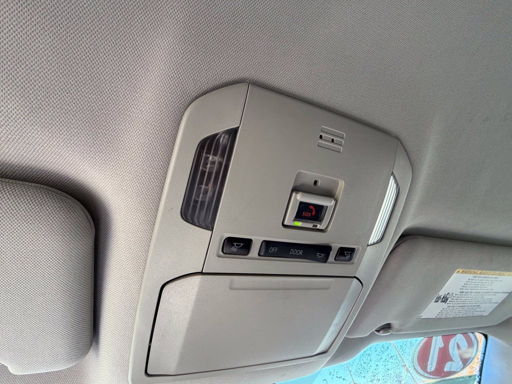 Used 2021 Toyota Highlander LE AWD/4WD image 19
