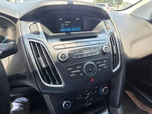 Used 2015 Ford Focus SE w/ Equipment Group 201A FWD image 15