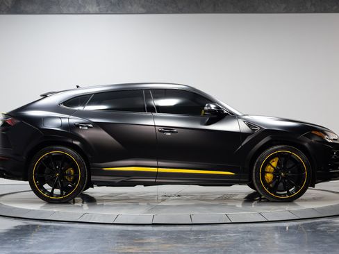 Used 2022 Lamborghini Urus image 19