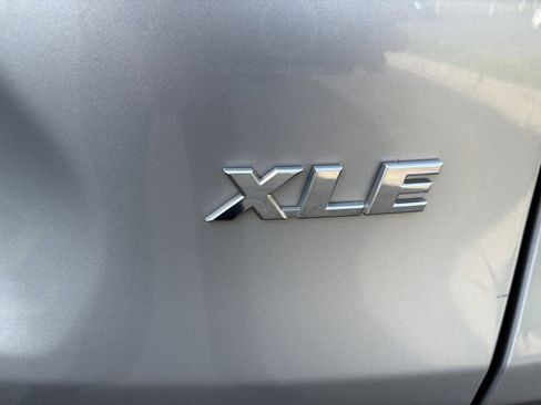 Used 2024 Toyota RAV4 XLE FWD image 33