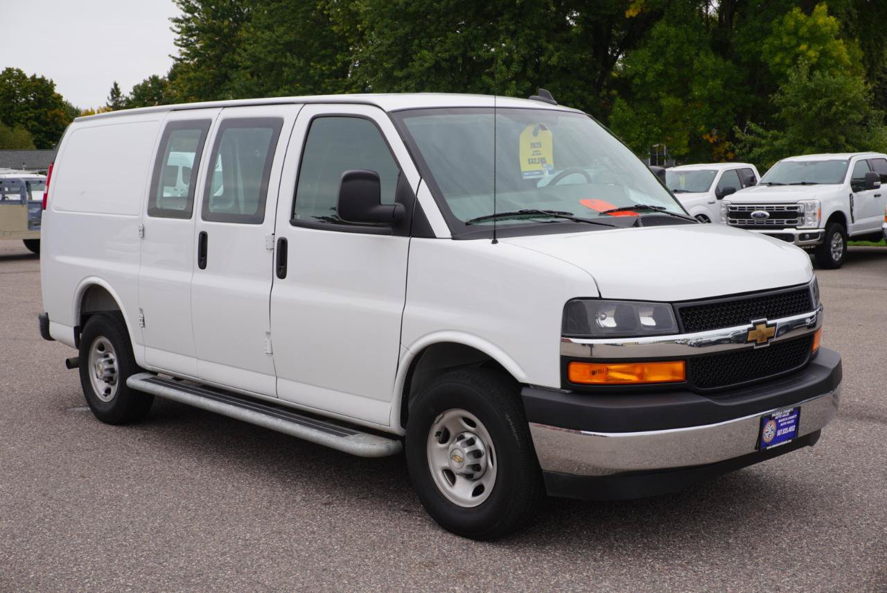 Used 2025 Chevrolet Express 2500 w/ Driver Convenience Package RWD image 7