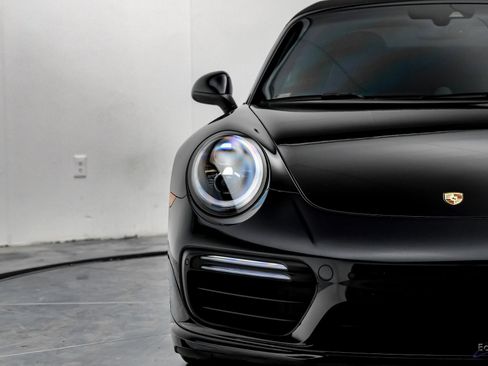 Used 2019 Porsche 911 Turbo image 35