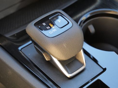 Used 2025 Nissan Rogue SV image 23