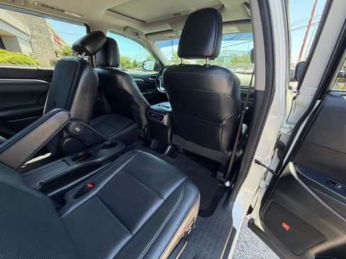 Used 2017 Toyota Highlander Limited AWD/4WD image 38