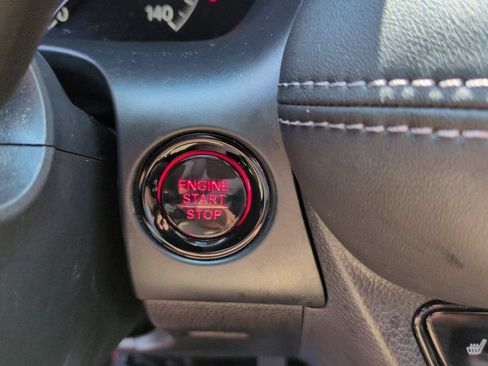 Used 2025 Honda HR-V EX-L image 18