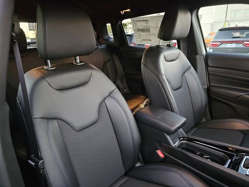 New 2026 Jeep Compass Latitude image 27