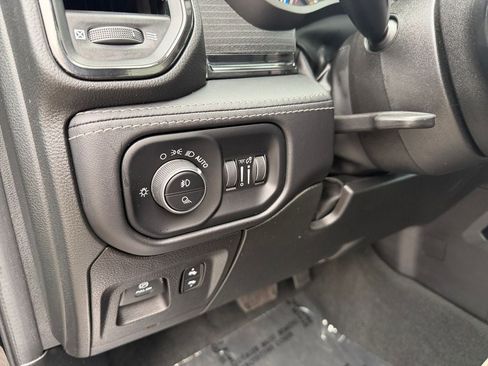 Used 2022 RAM 1500 Limited AWD/4WD image 19