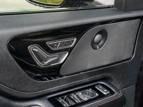 Used 2023 Lincoln Aviator Reserve w/ Equipment Group 201A image 10