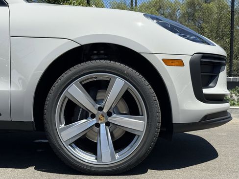 Used 2025 Porsche Macan Loaner image 12