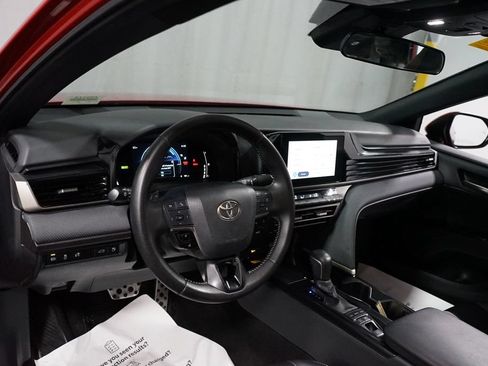 Used 2025 Toyota Camry SE FWD image 11