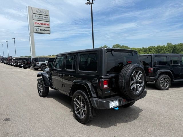 Used 2024 Jeep Wrangler Unlimited w/ Convenience Group AWD/4WD image 5
