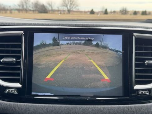 Certified 2023 Chrysler Pacifica Touring-L image 18