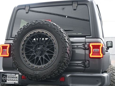 Used 2018 Jeep Wrangler Unlimited Sahara image 10