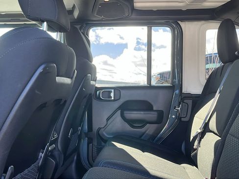 Certified 2025 Jeep Wrangler Unlimited Rubicon 4xe image 28