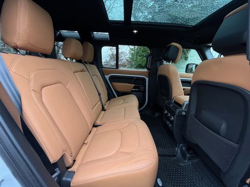 Used 2023 Land Rover Defender 110 image 22