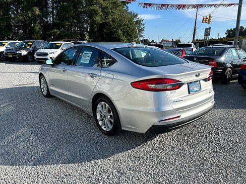 Used 2019 Ford Fusion SE image 3