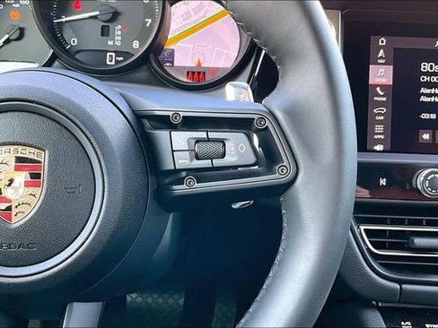 Used 2025 Porsche Macan image 12