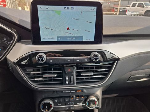 Used 2022 Ford Escape SE w/ SE Sport Appearance Package image 4