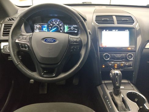 Used 2018 Ford Explorer XLT w/ Equipment Group 202A FWD image 22