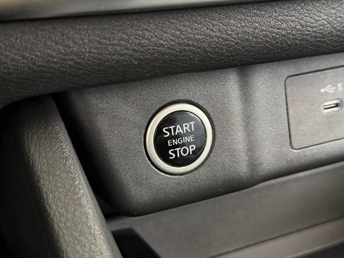 Used 2023 Nissan Rogue SV FWD image 6