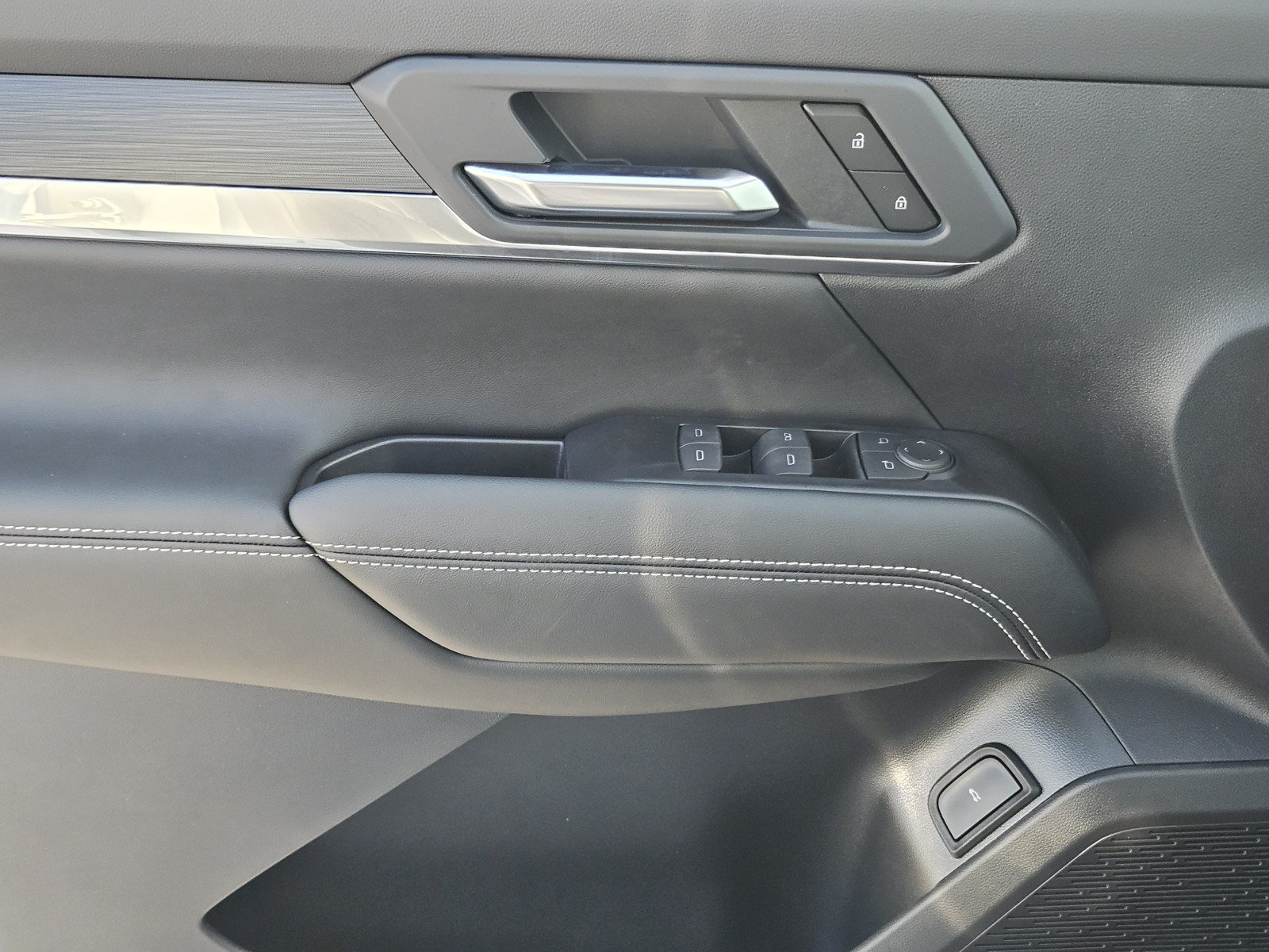 New 2027 GMC Terrain Elevation w/ Elevation Premium Package FWD image 16