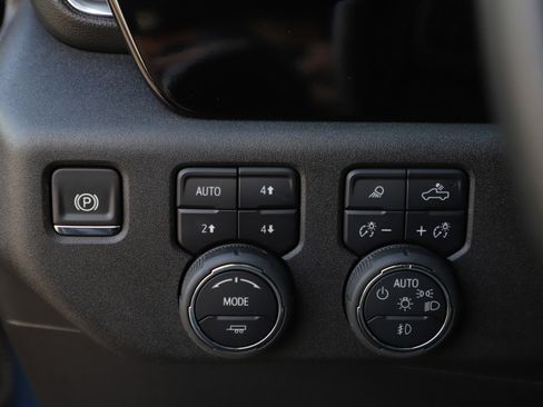 Used 2025 Chevrolet Silverado 3500 LT w/ Safety Package image 27