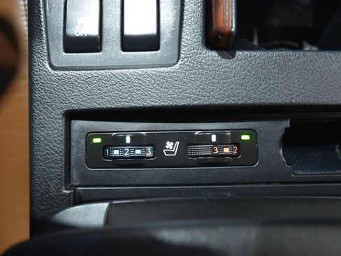 Used 2013 Lexus RX 450h AWD image 36