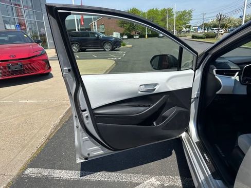 Used 2023 Toyota Corolla SE FWD image 12